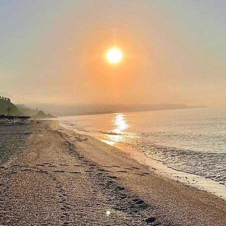 Escapada Familiar En Torrox Costa A 100M De La Playa, Vistas Al Mar Y Parking Gratis Apartment Luaran gambar